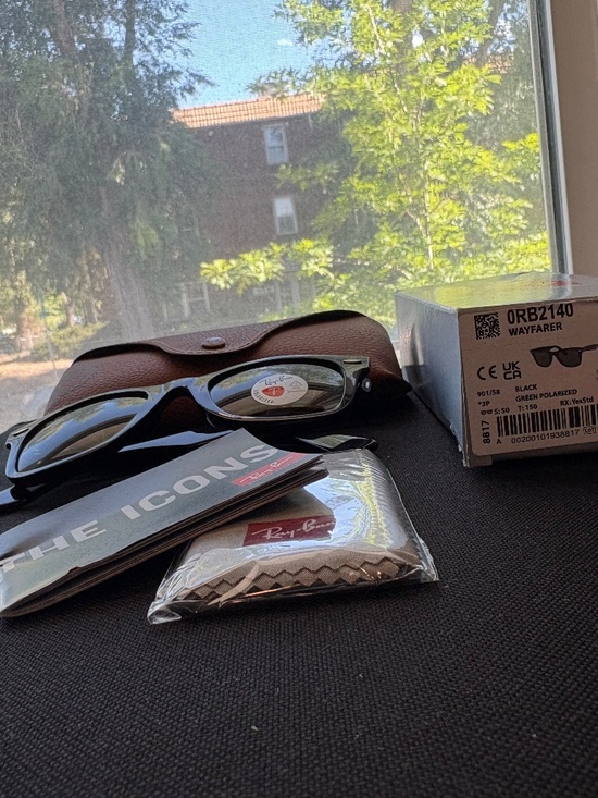 Ray-Ban Original Wayfarer polarized sunglasses (RB2140). Black frame/green lens main image 14